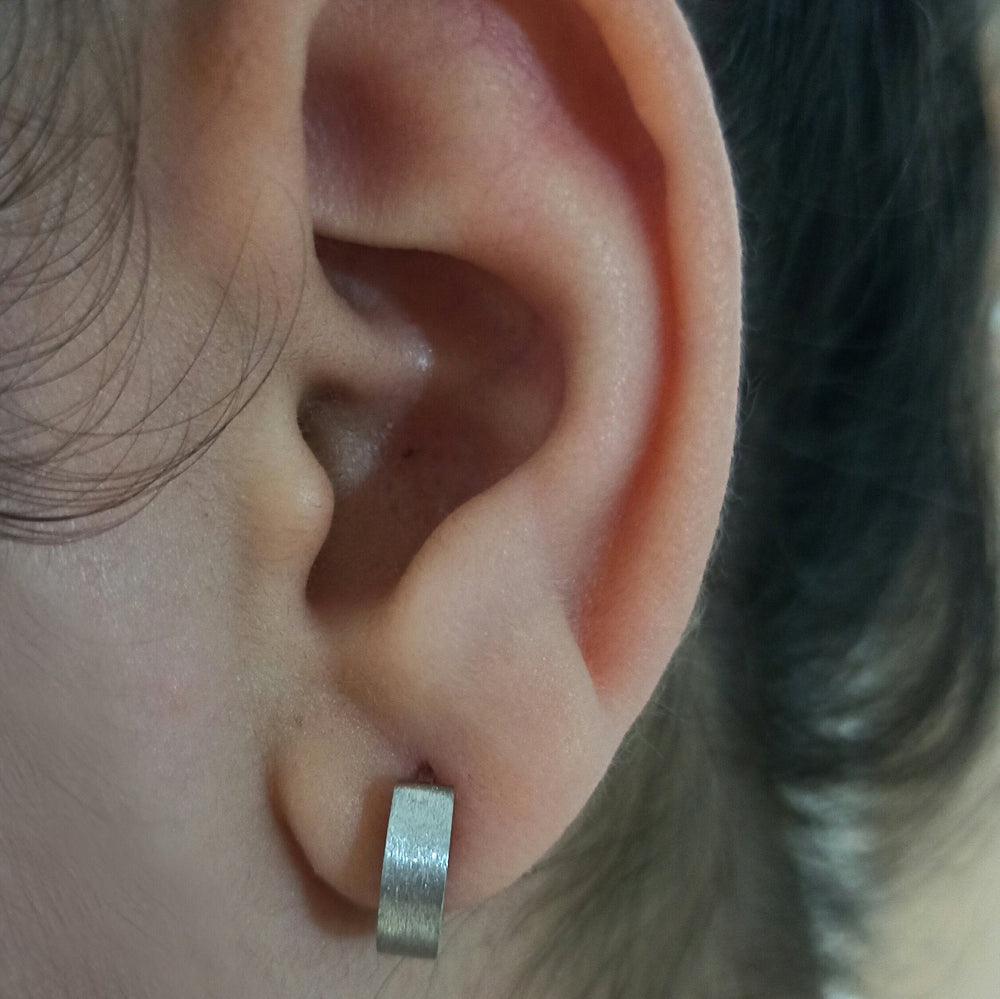 Unisex 14k Matte Huggie Hoops Earring