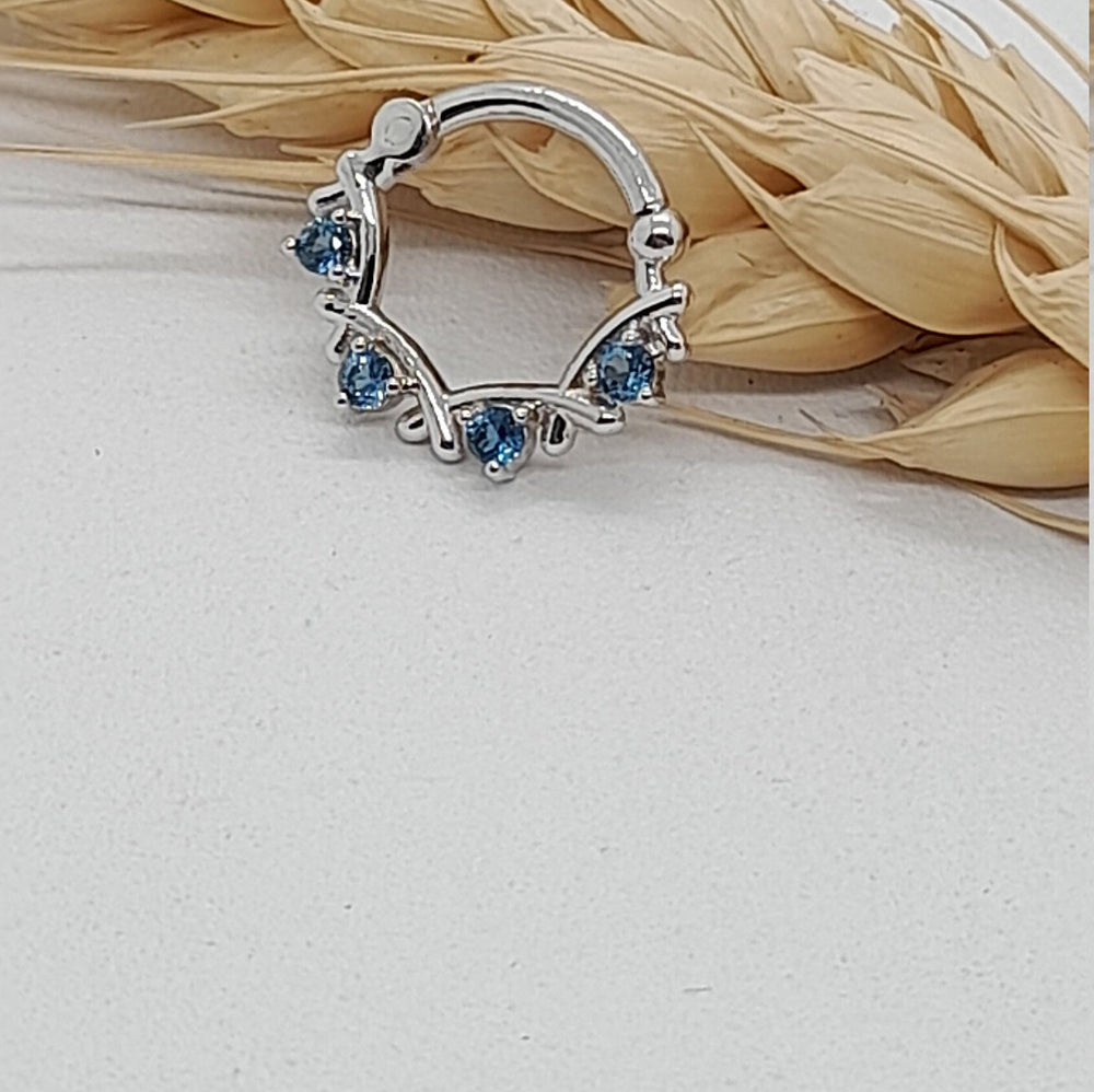 Dazzling Septum Piercing